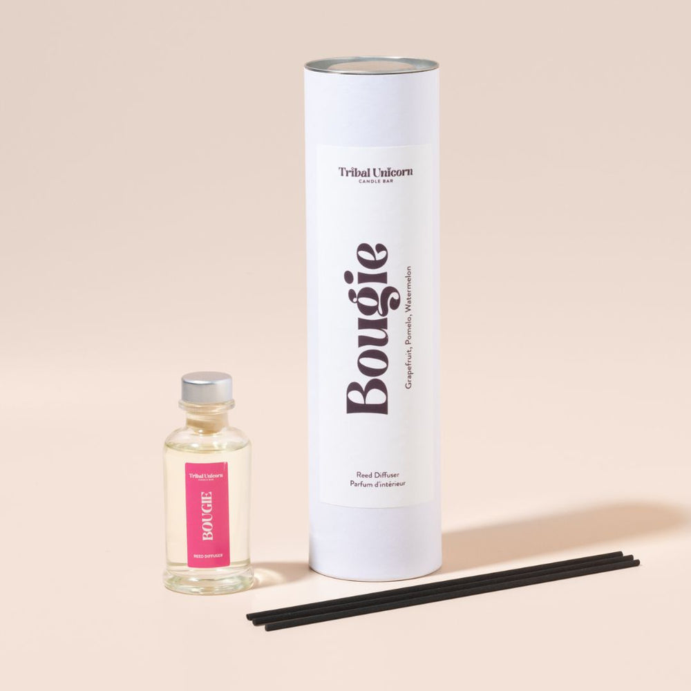 
                  
                    Bougie reed diffuser bottle, packaging, and sticks on a beige background
                  
                